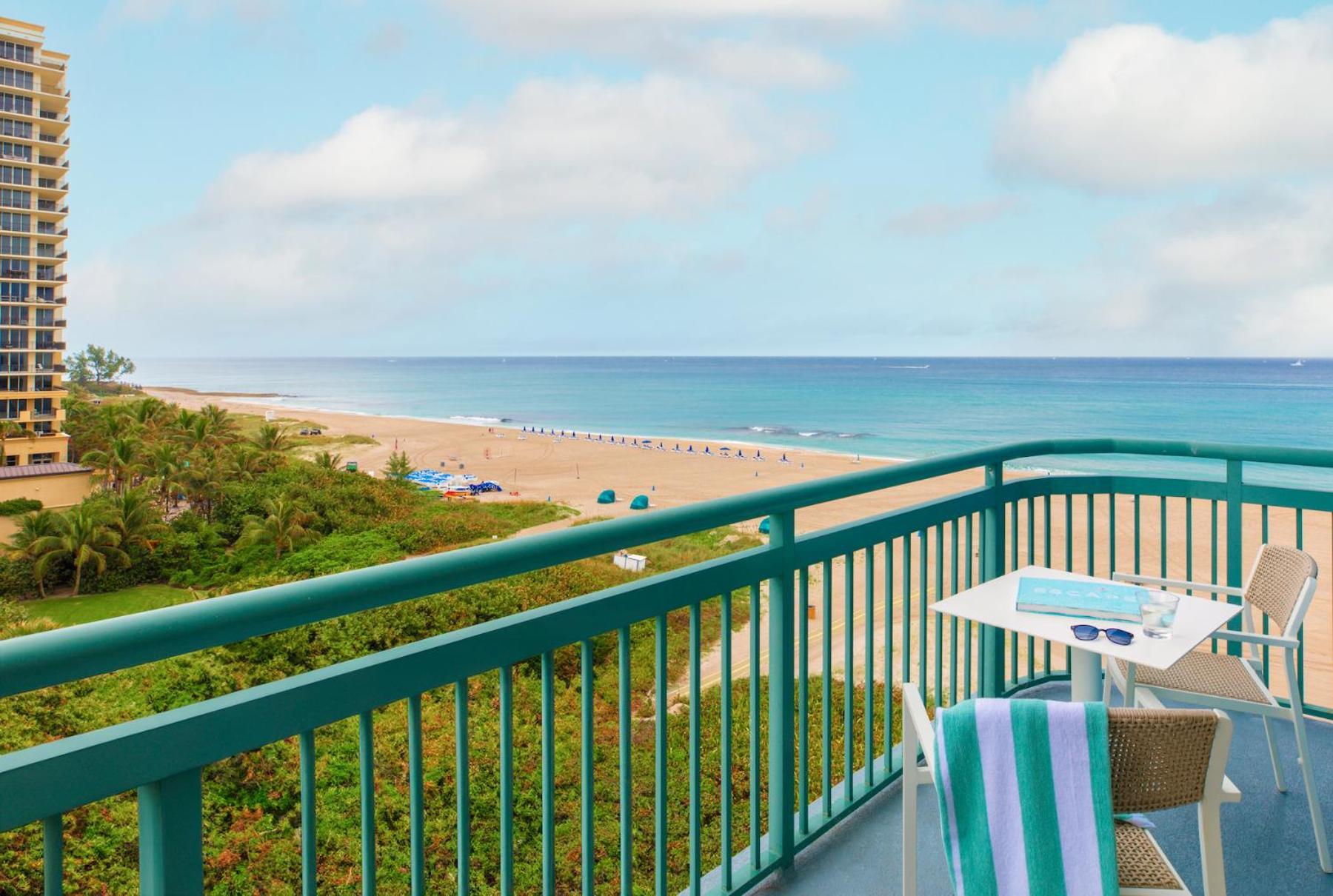 The Singer Oceanfront Resort, Curio Collection By Hilton Ривьера-Бич Экстерьер фото