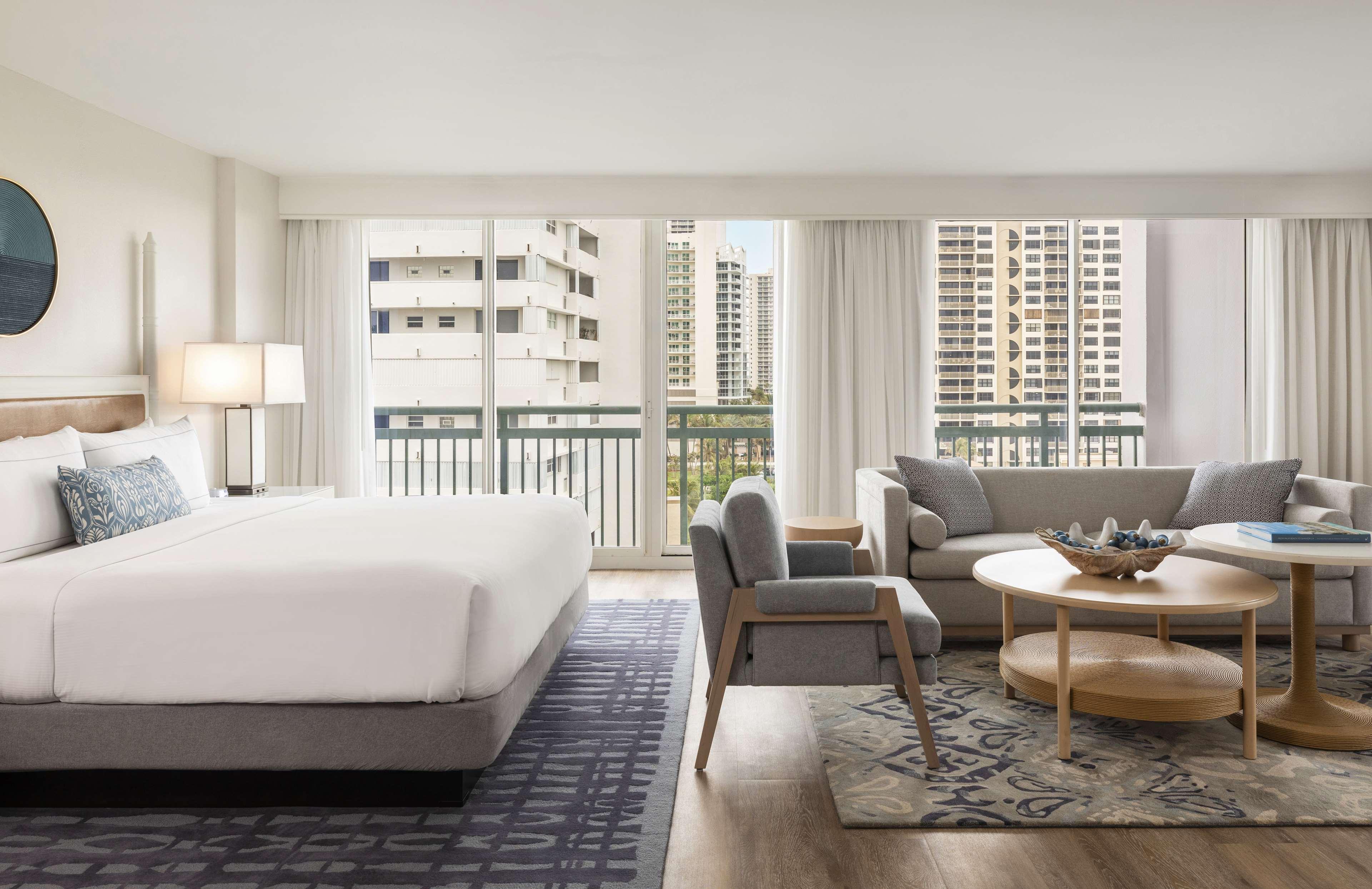 The Singer Oceanfront Resort, Curio Collection By Hilton Ривьера-Бич Экстерьер фото