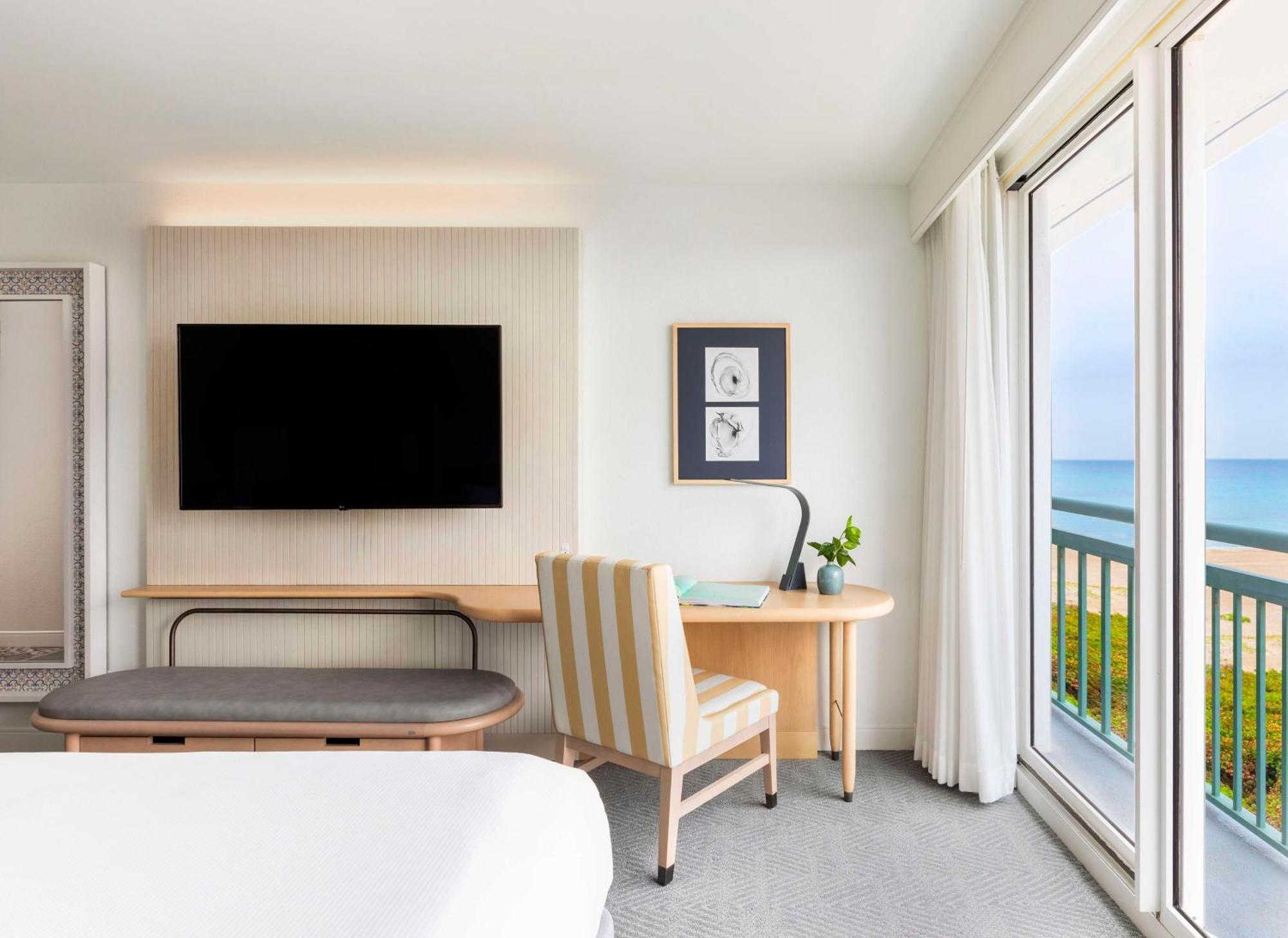 The Singer Oceanfront Resort, Curio Collection By Hilton Ривьера-Бич Экстерьер фото