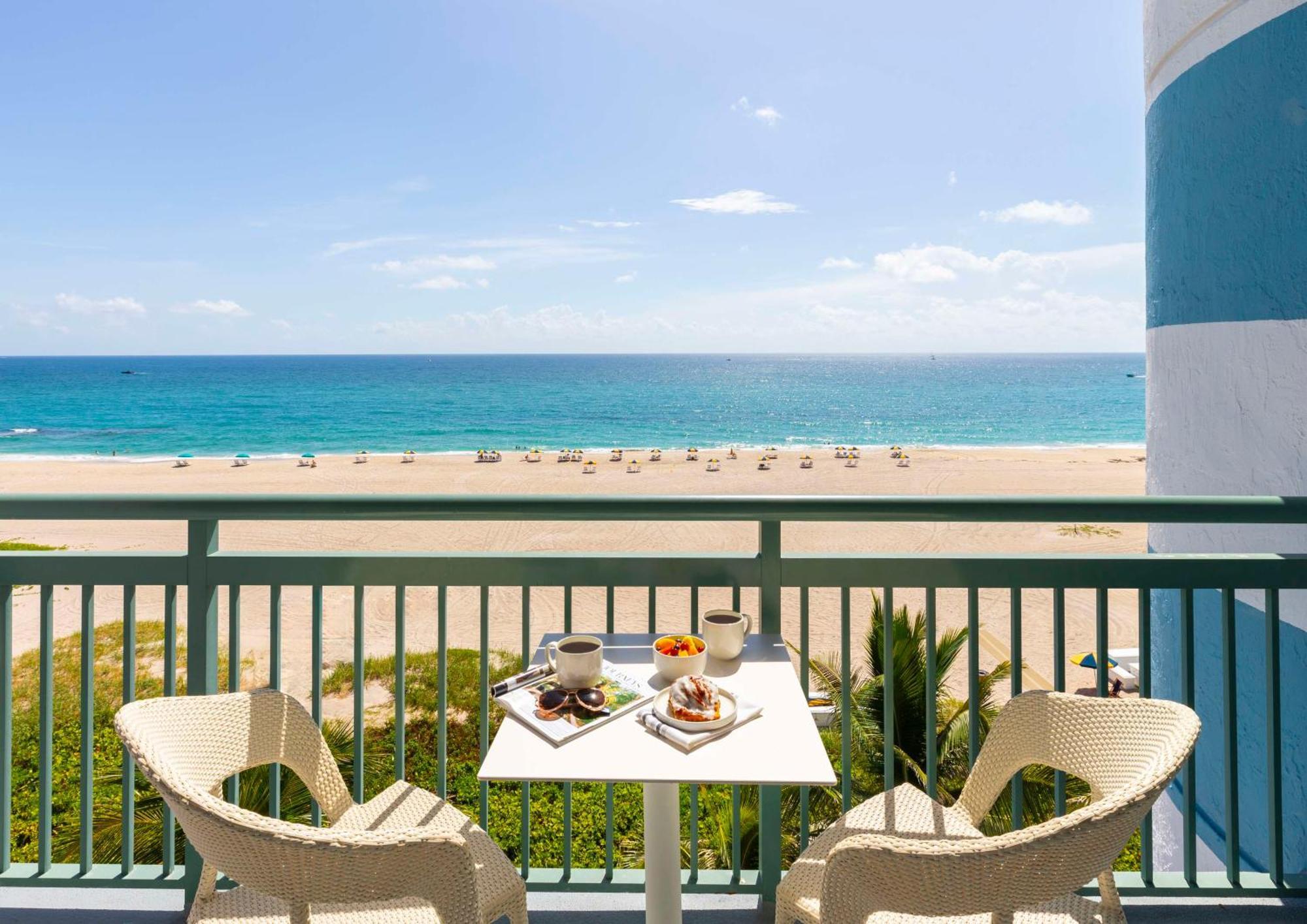 The Singer Oceanfront Resort, Curio Collection By Hilton Ривьера-Бич Экстерьер фото