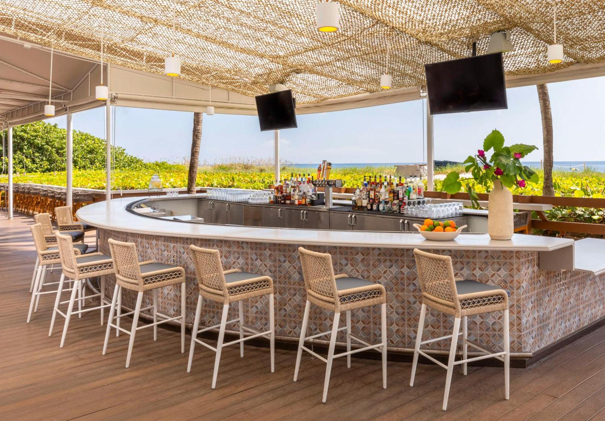 The Singer Oceanfront Resort, Curio Collection By Hilton Ривьера-Бич Экстерьер фото