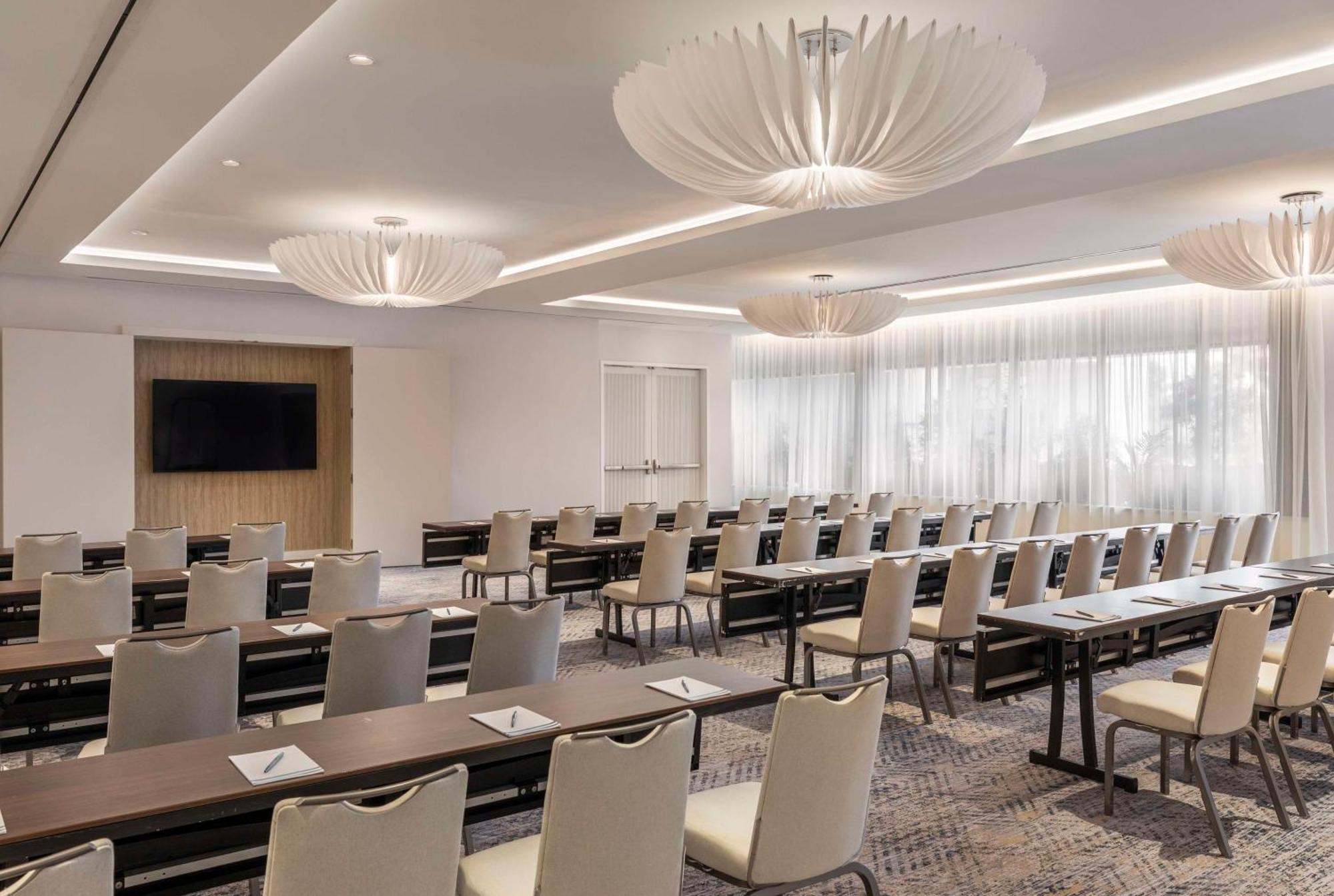 The Singer Oceanfront Resort, Curio Collection By Hilton Ривьера-Бич Экстерьер фото