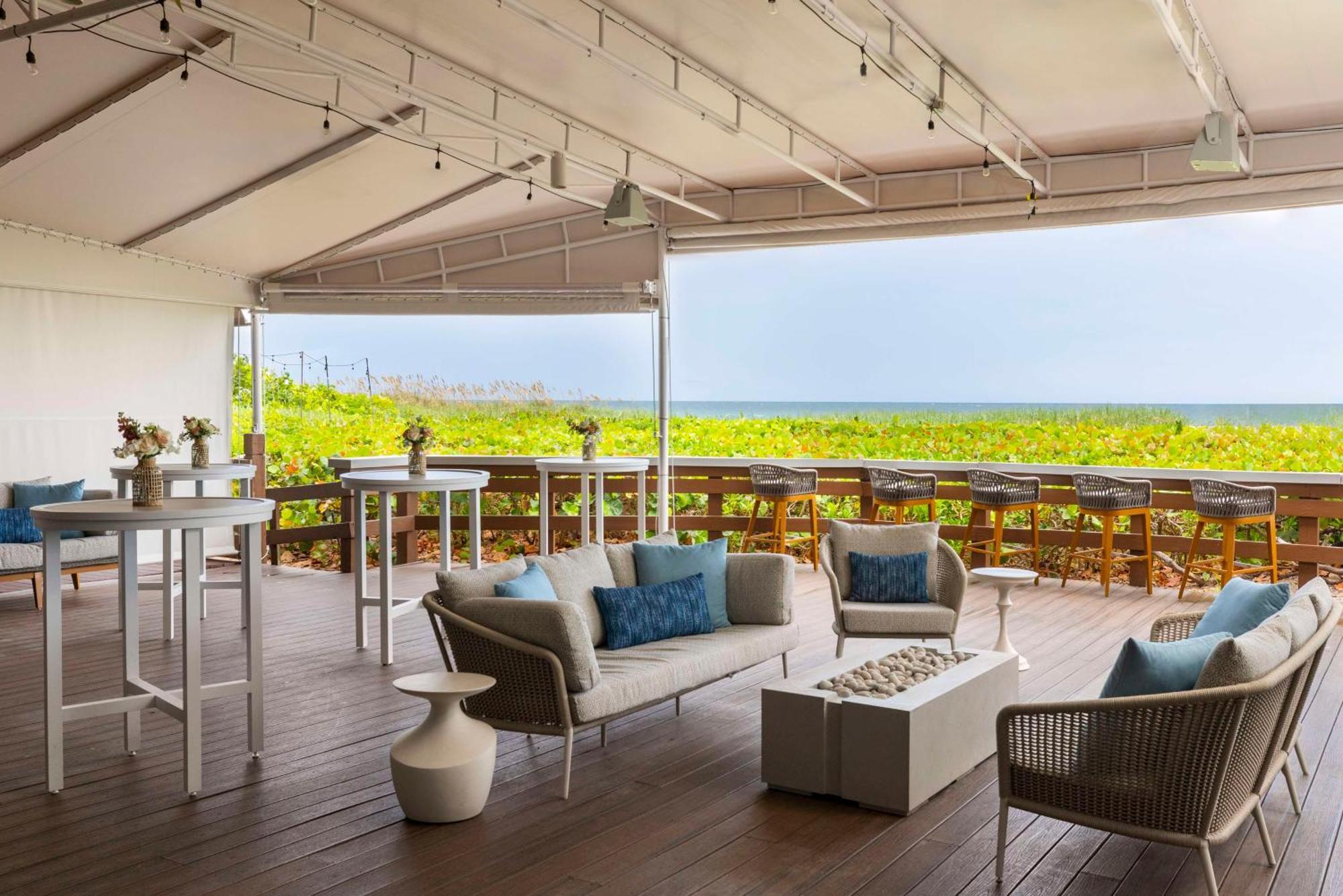 The Singer Oceanfront Resort, Curio Collection By Hilton Ривьера-Бич Экстерьер фото