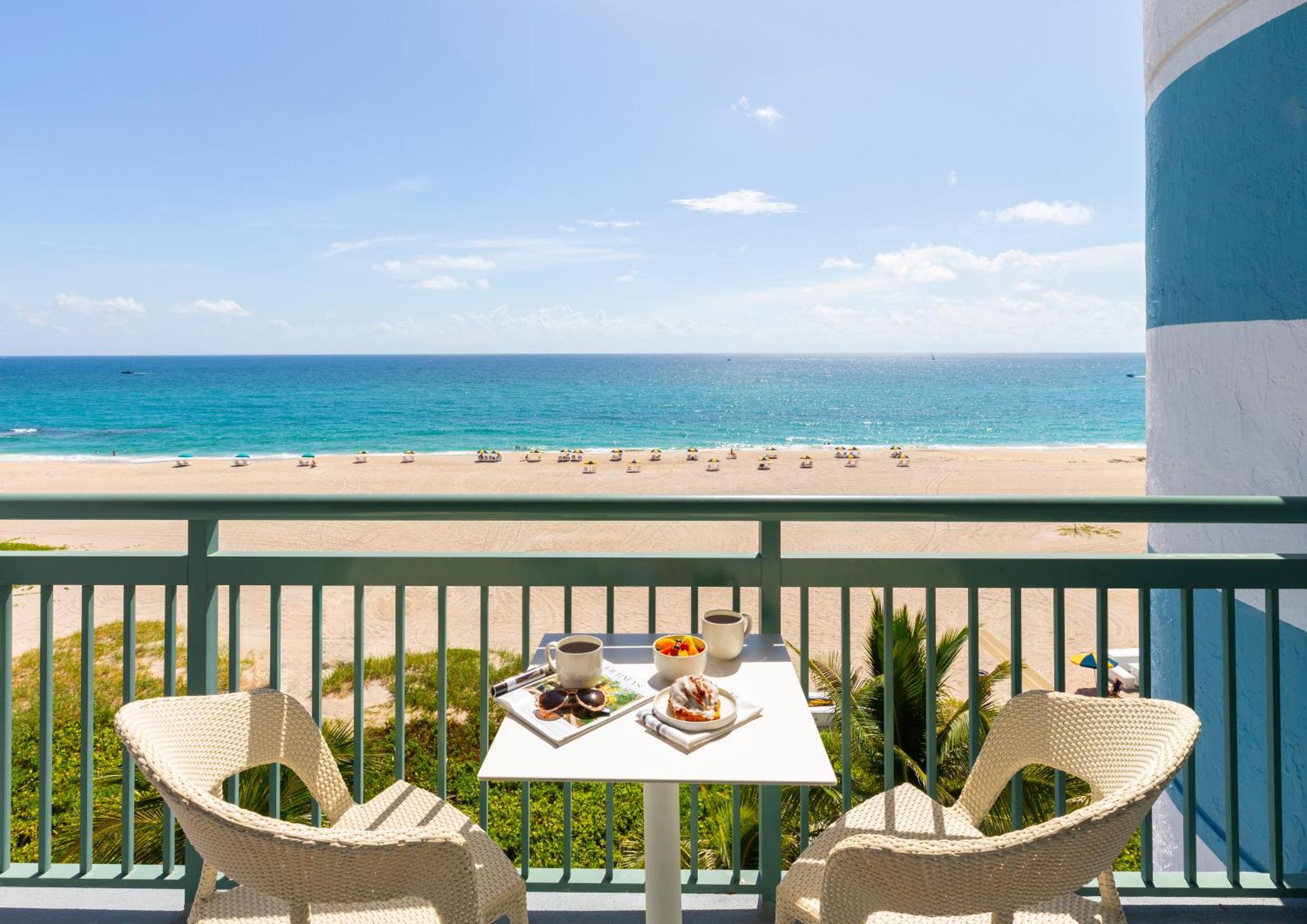 The Singer Oceanfront Resort, Curio Collection By Hilton Ривьера-Бич Экстерьер фото